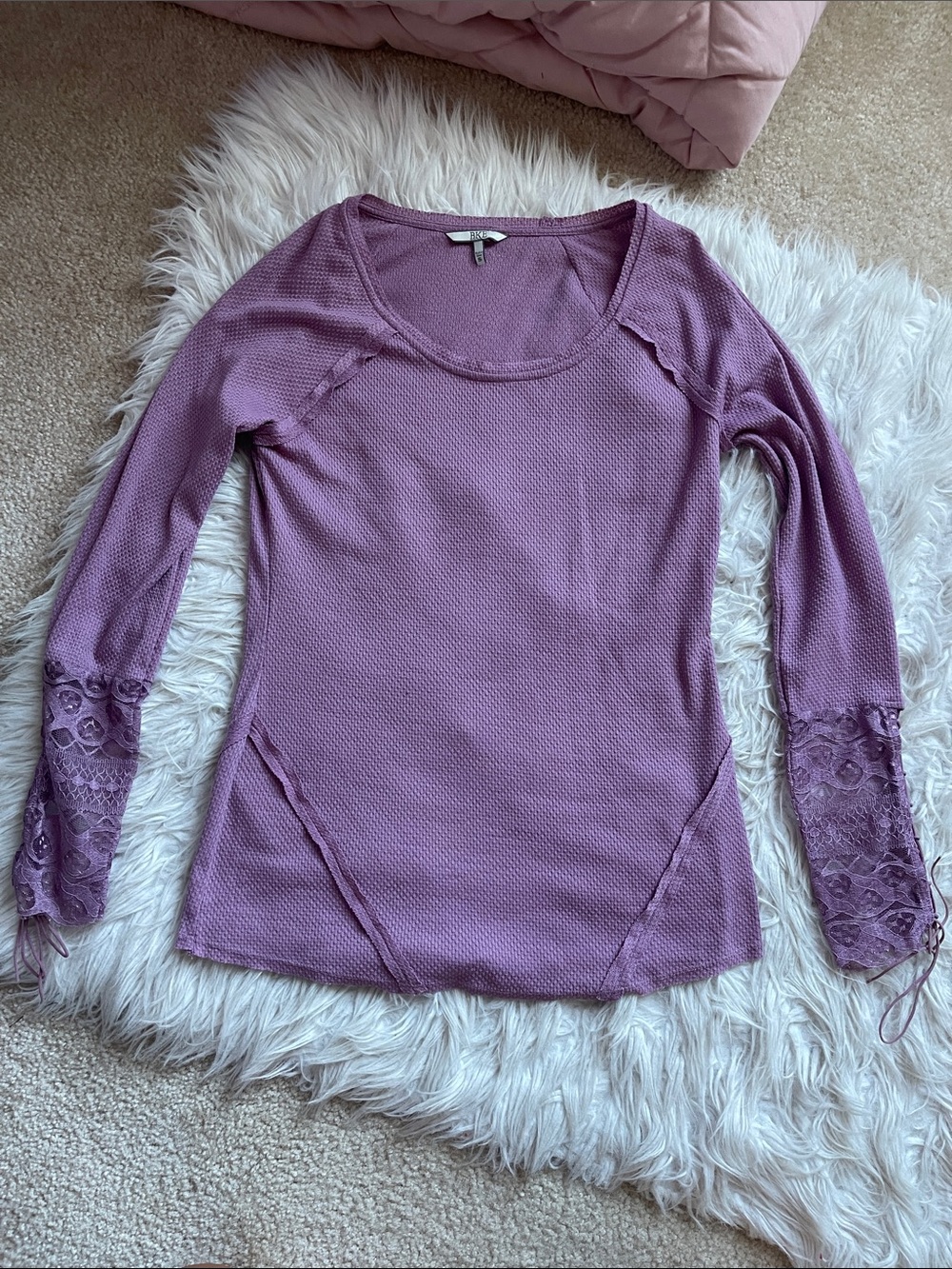BKE Lavender Lace-Sleeve Scoop Neck Long Sleeve Top